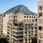 Studio Reformado, Quadra Da Praia E Metro!