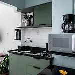 Studio Reformado, Quadra Da Praia E Metro!