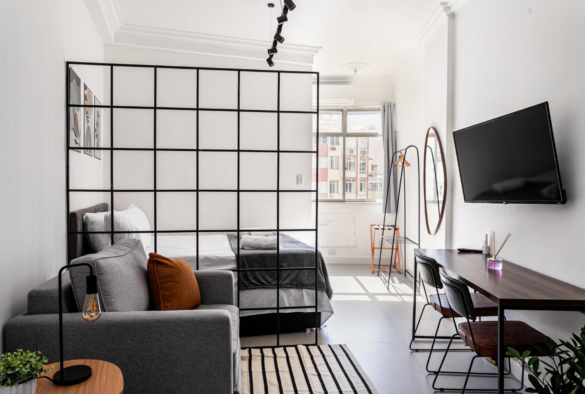Apartamento Reformado, Quadra Da E Metro! *