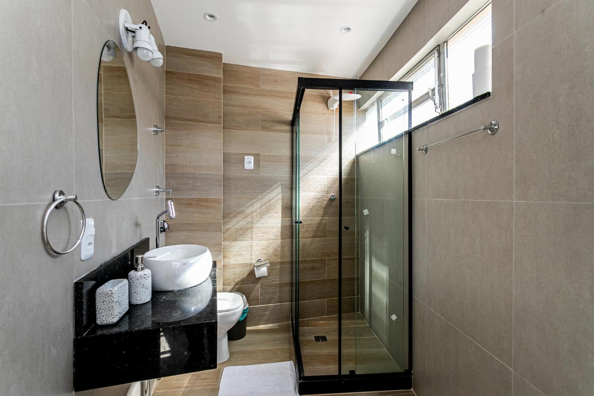 Apartamento Reformado, Quadra Da E Metro!